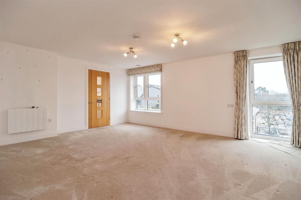 Property photo 3 of 25 50Miamihouseprincesroadchelmsfordcm29Ge-7.Jpg