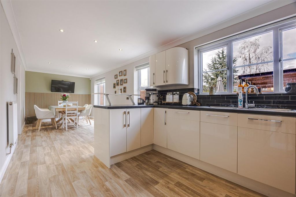 Property photo 2 of 18 Kitchen Diner