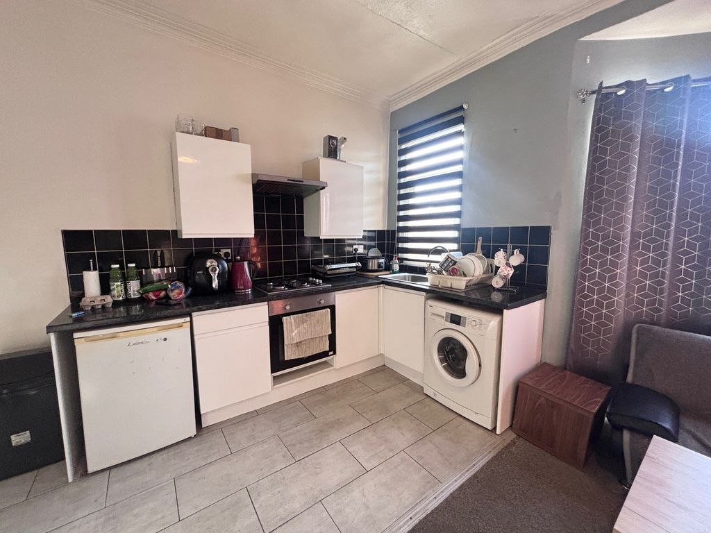 Property photo 2 of 4 Kitchen