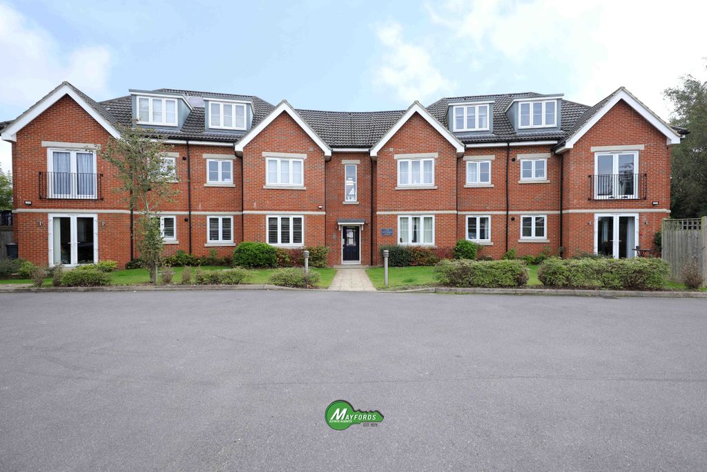 Property photo 1 of 15 Spacious Two Bedroom Flat For Sale