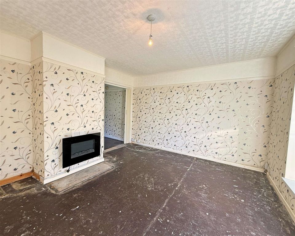 Property photo 2 of 11 Shakespeare Road 37 - Lounge Fp.Jpg