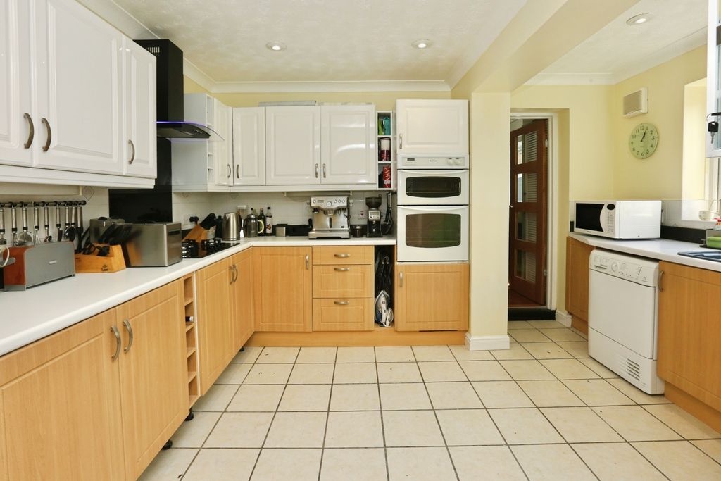 Property photo 3 of 15 Photo