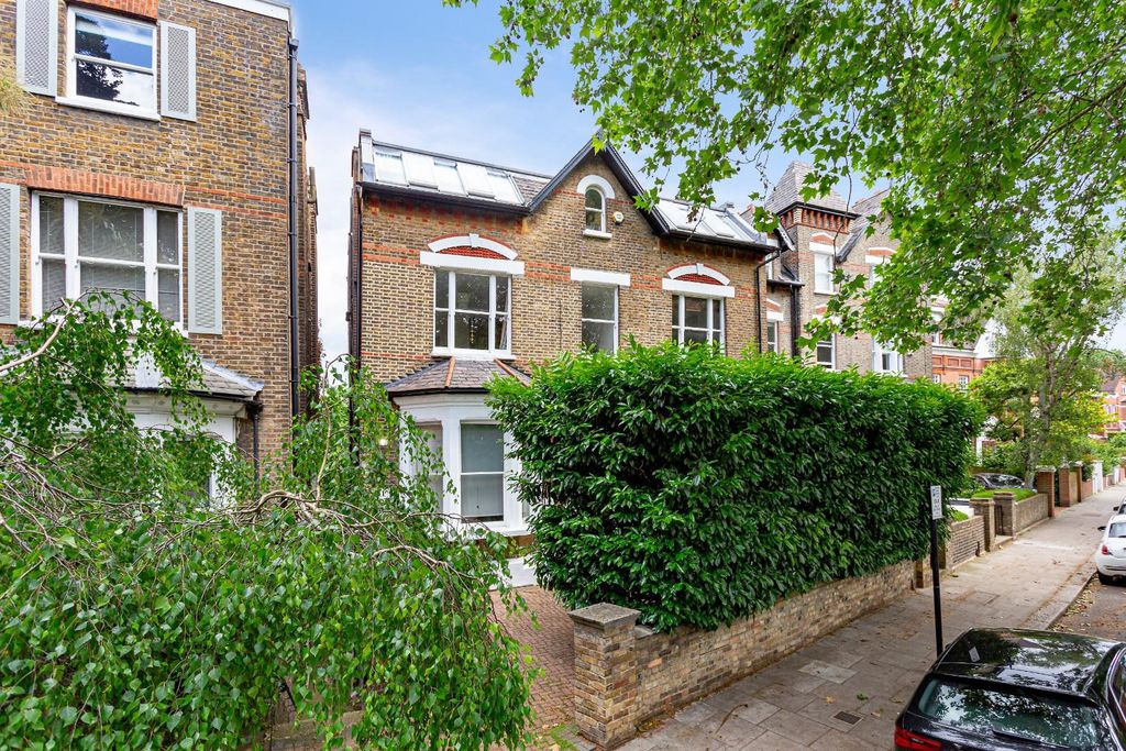 Property photo 2 of 8