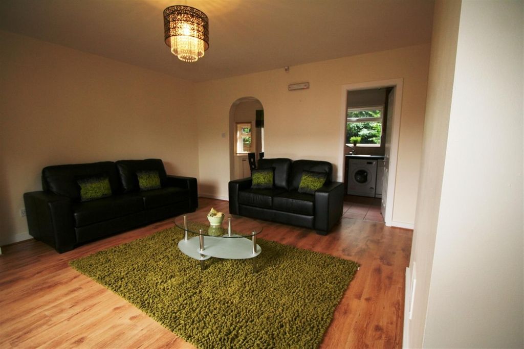 Property photo 1 of 5 Inviting Lounge With Stylish Leather Sofas....