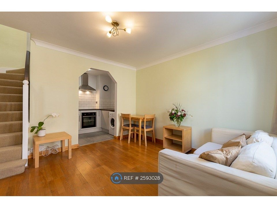 Property photo 1 of 7 Living Room To Kitchen