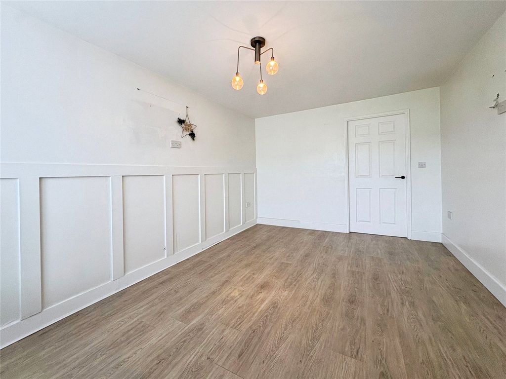 Property photo 2 of 18 Picture No. 23