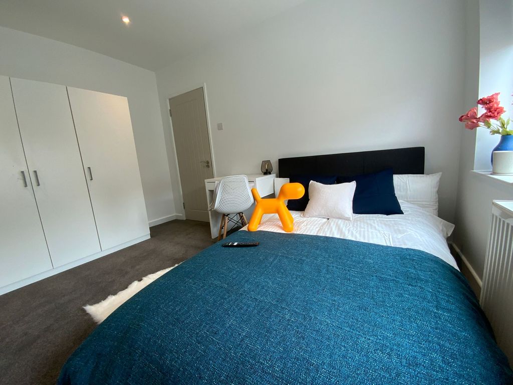 Property photo 1 of 11 Bedroom 1