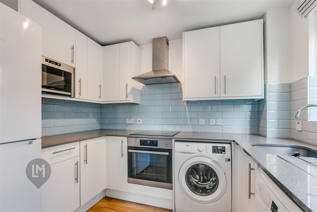 Property photo 2 of 6 Kitchen