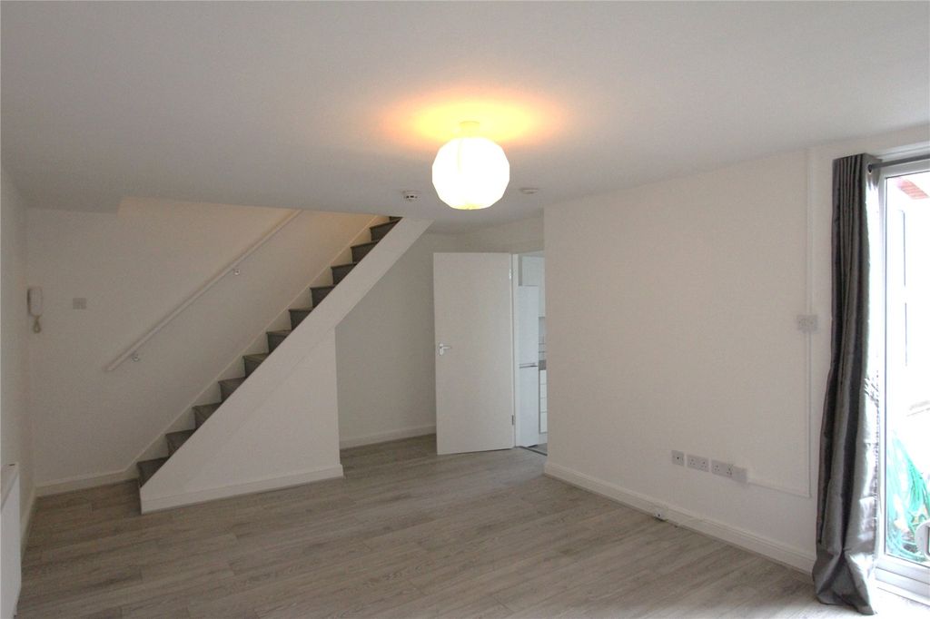Property photo 2 of 15 Picture No. 24
