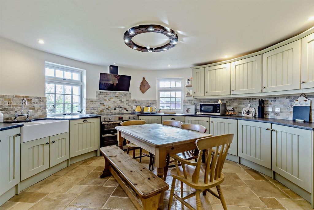 Property photo 3 of 29 Kitchen