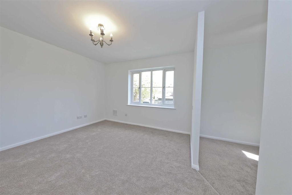 Property photo 3 of 10 Jasmin Close