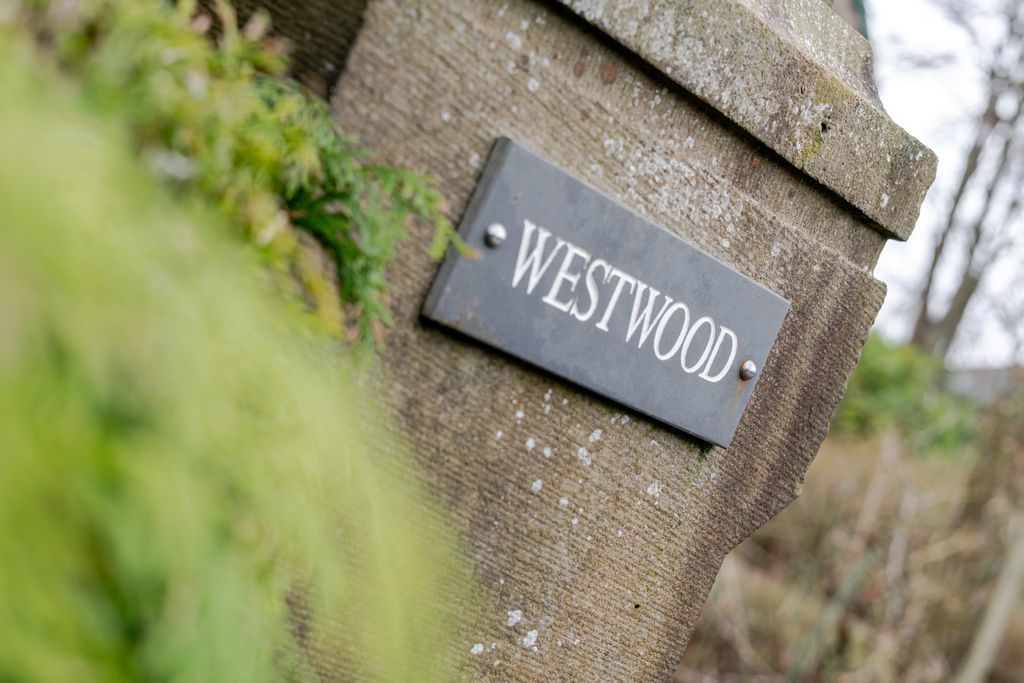 Property photo 2 of 39