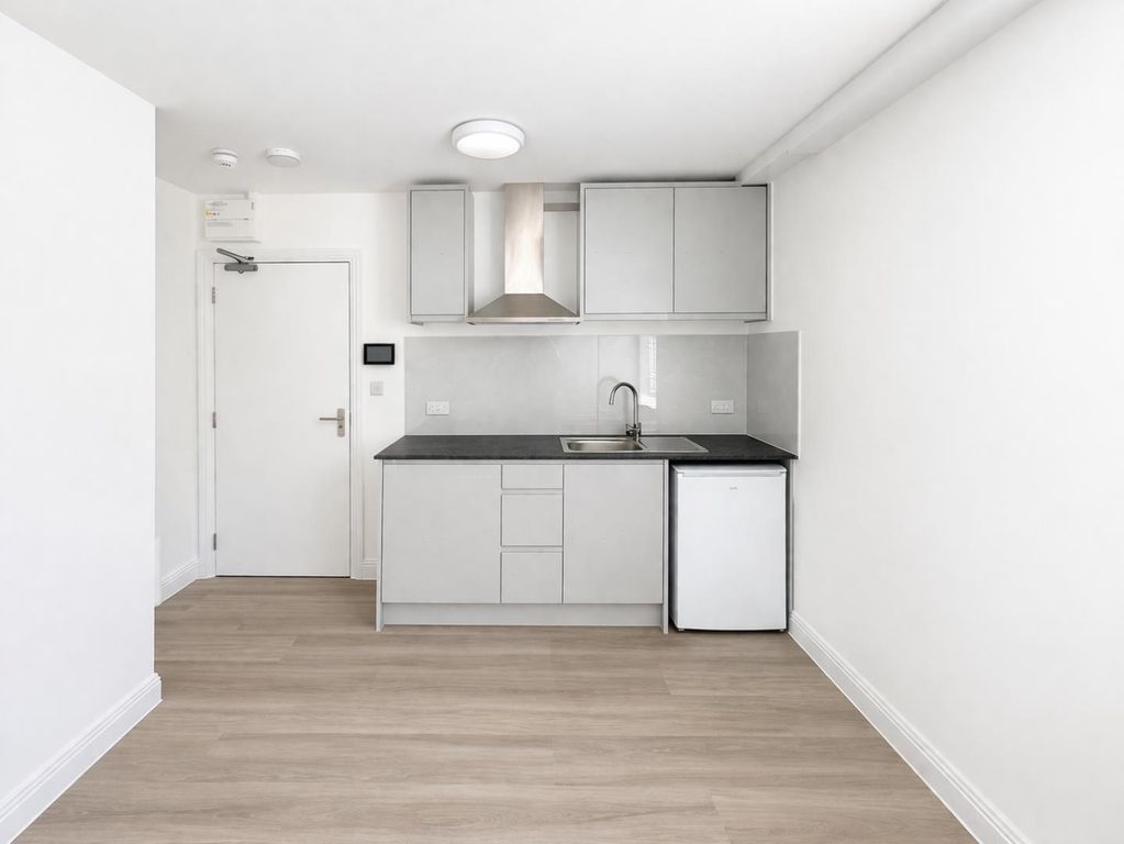 Property photo 2 of 5 Studio