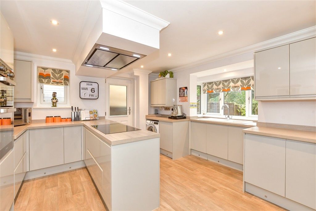 Property photo 3 of 16 Kitchen