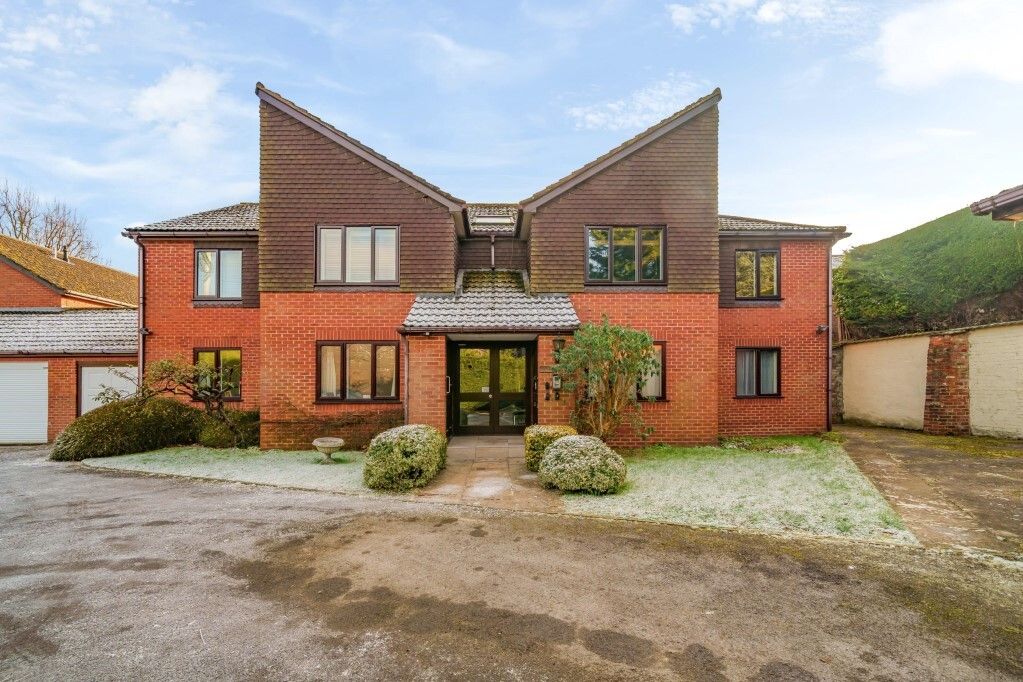 2 bed flat for sale Pangbourne