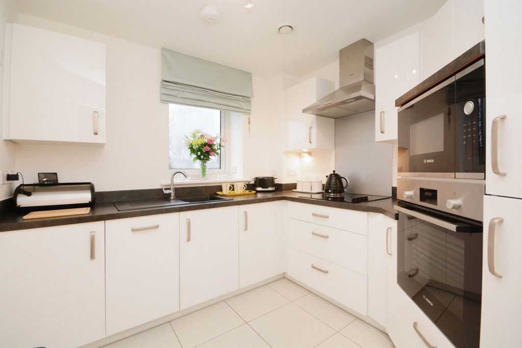 Property photo 3 of 18