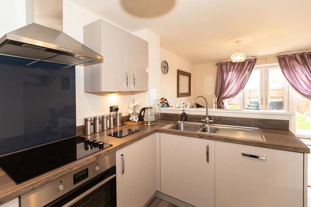 Property photo 3 of 48