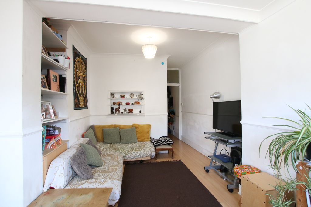 Property photo 2 of 7 8