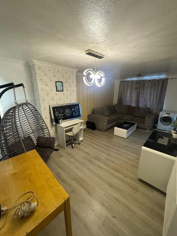 Property photo 2 of 9 Gallery
