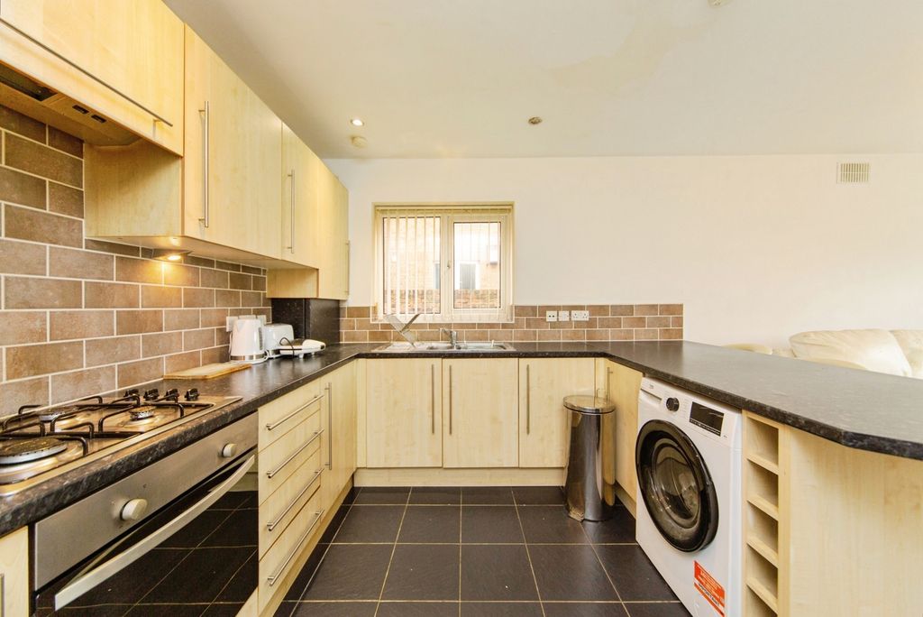 Property photo 3 of 10 Pbox-Img.Jpg