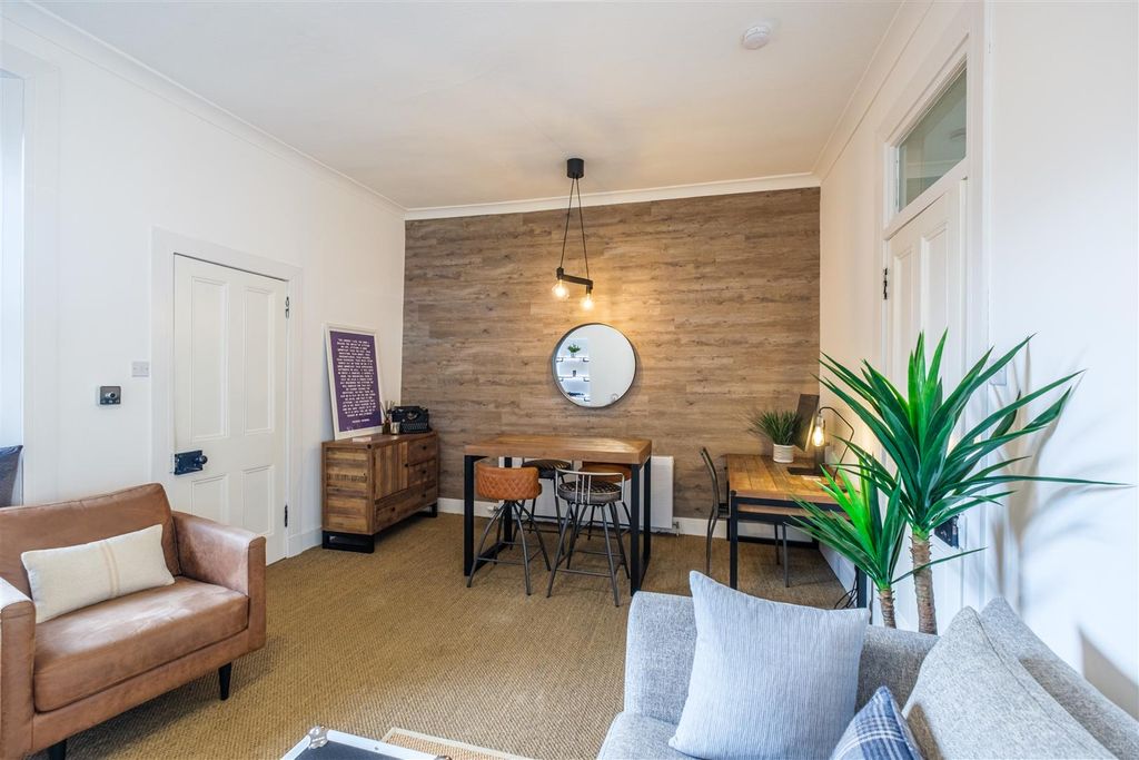 Property photo 3 of 14 Commercial Road-15.Jpg