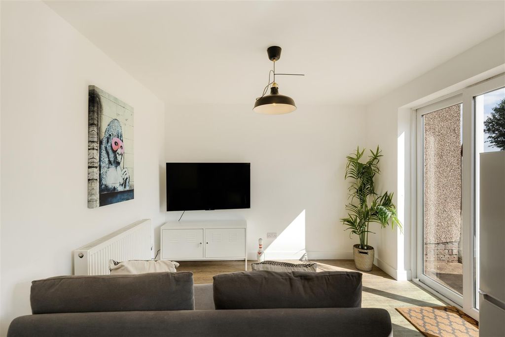 Property photo 3 of 11 3.Jpg