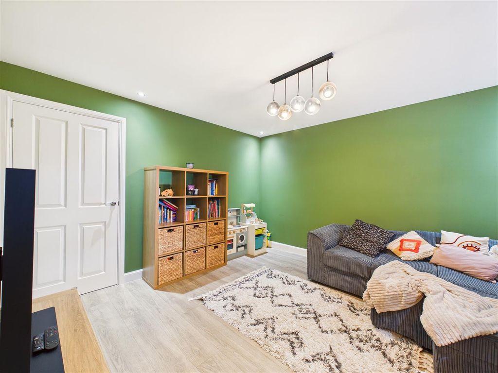 Property photo 3 of 12 Cam05193G0-Pr0083-Still006.Jpg