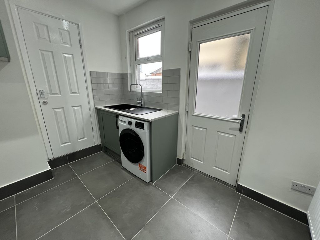 Property photo 2 of 9 Kitchen