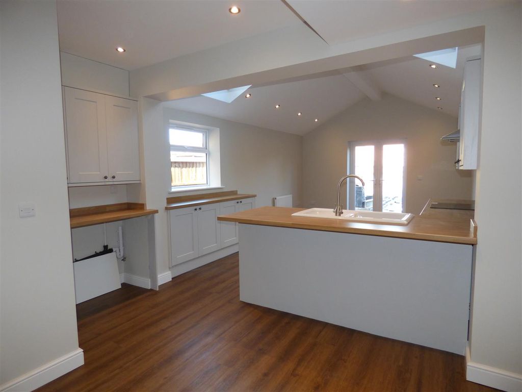 Property photo 3 of 9 9 Willoughby Kitchen.Jpg