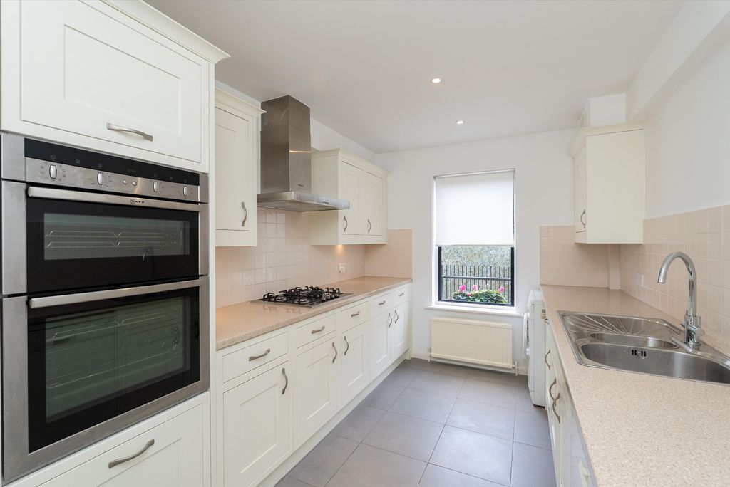 Property photo 2 of 17 Image