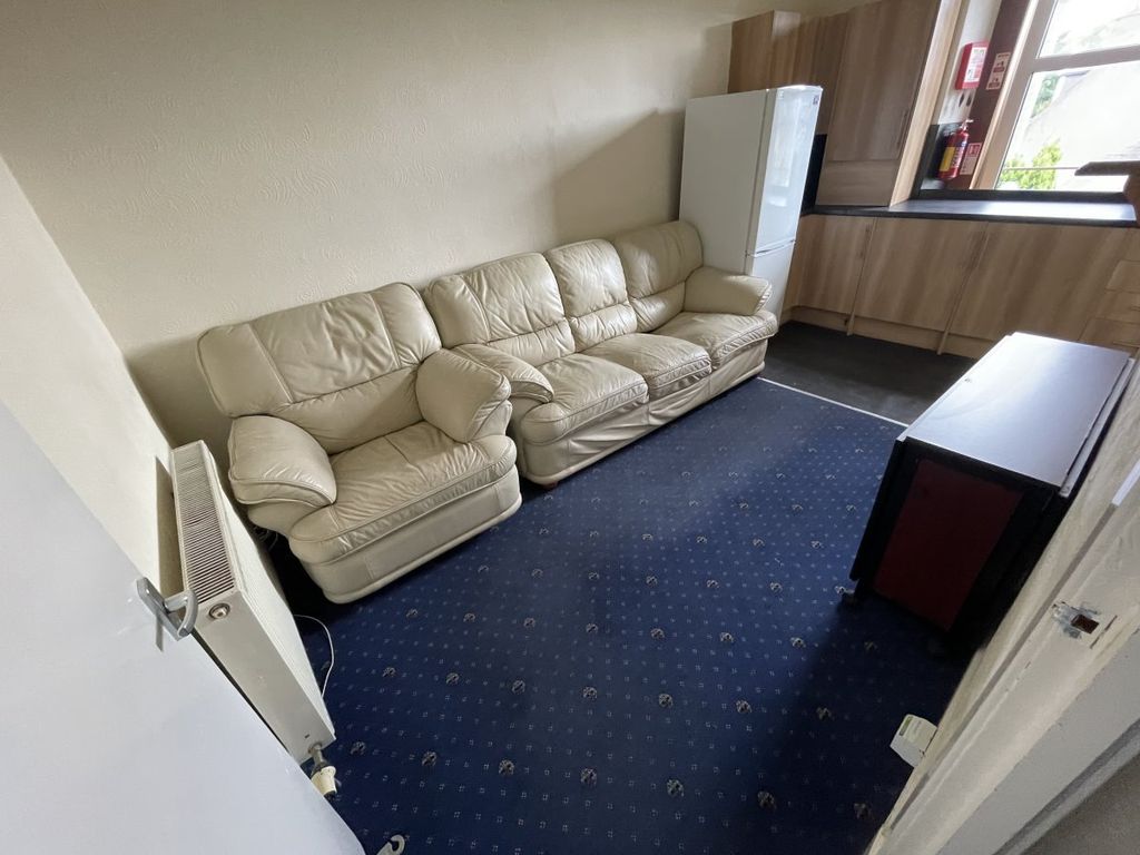 Property photo 3 of 8 Gallery