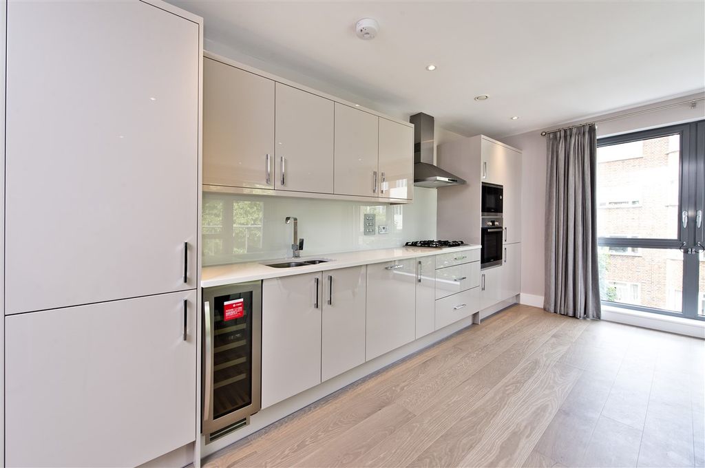 Property photo 2 of 7 Kitchen