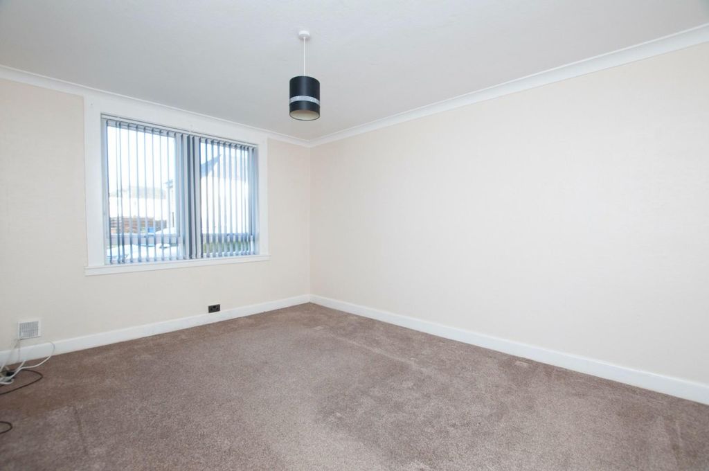 Property photo 3 of 10 Lounge