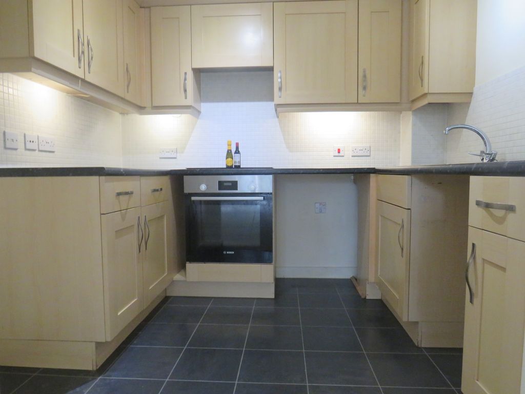 Property photo 2 of 7 Kitchen