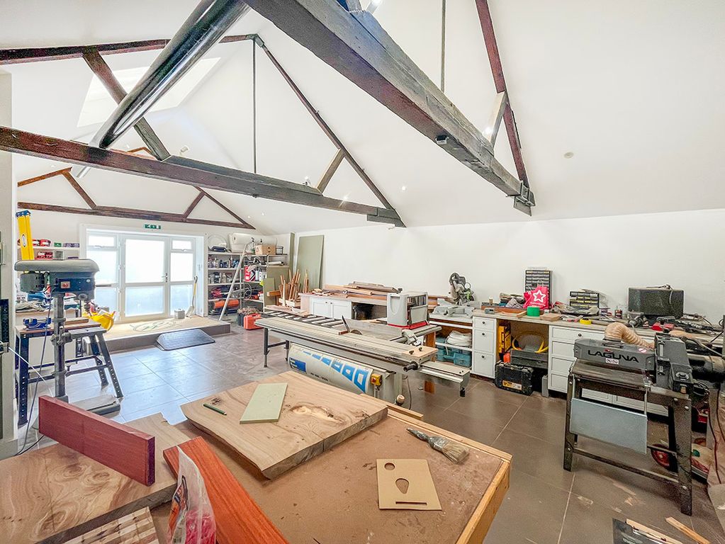 Property photo 3 of 11