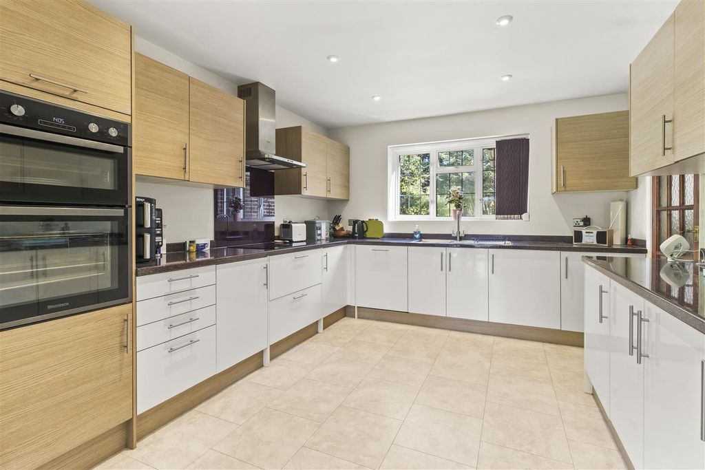Additional image 12 of 4 bed detached house for saleChurch Street, Willingdon, Eastbourne BN22