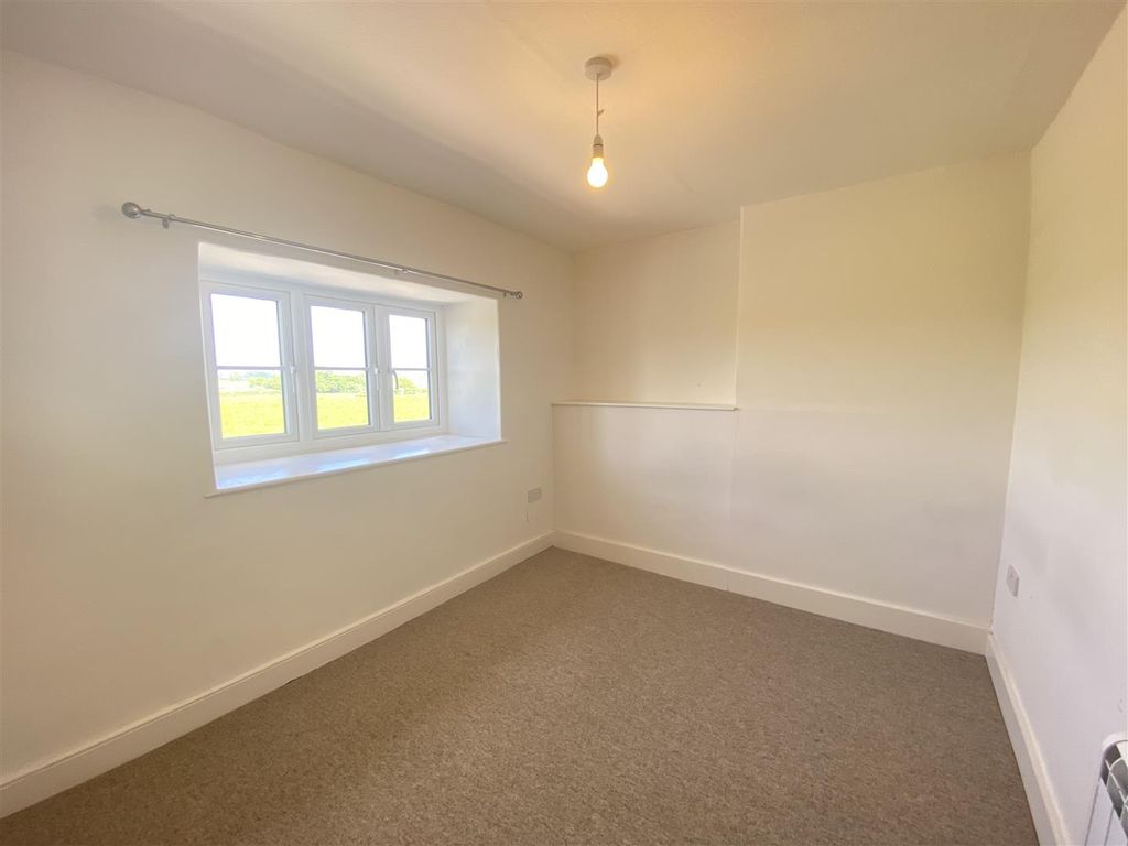 Property photo 3 of 8 Bedroom