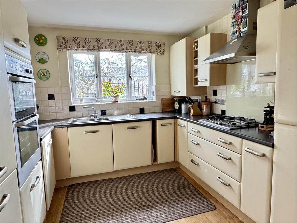 Property photo 3 of 22 Kitchen/Diner