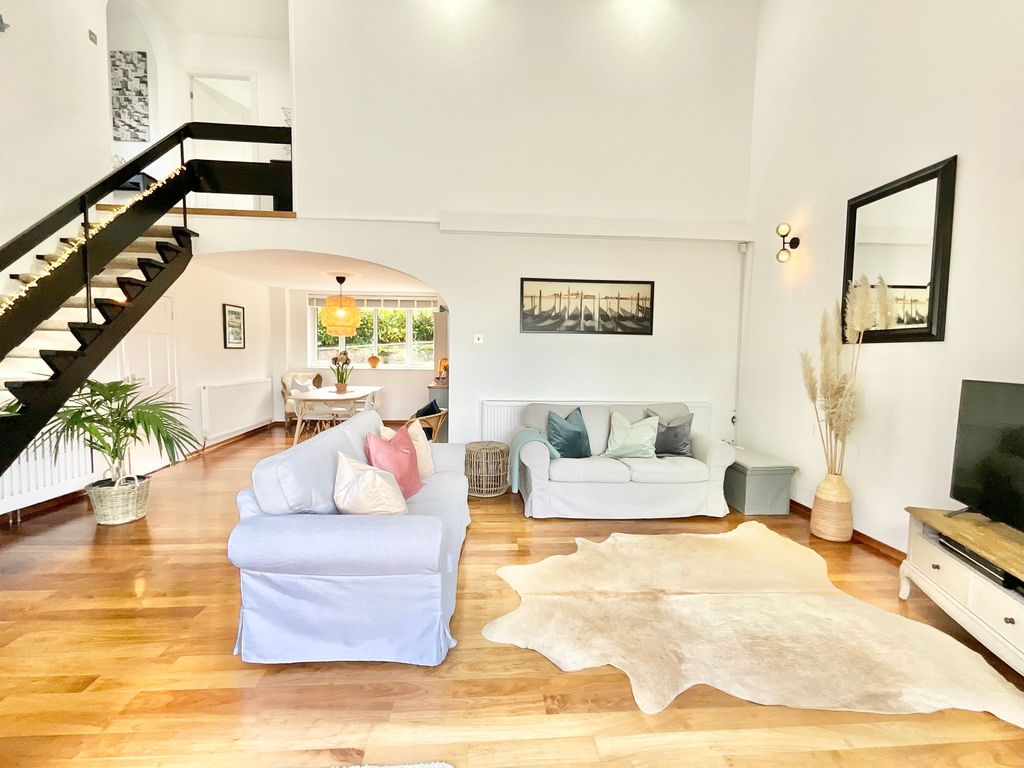 Property photo 2 of 31