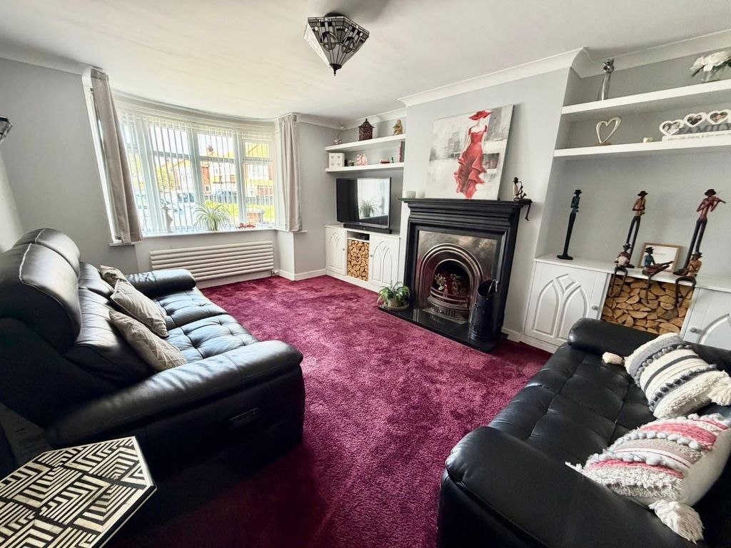 Property photo 3 of 20 Lounge