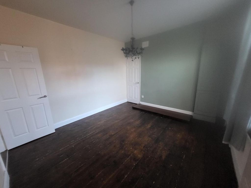 Property photo 3 of 10 Living Room