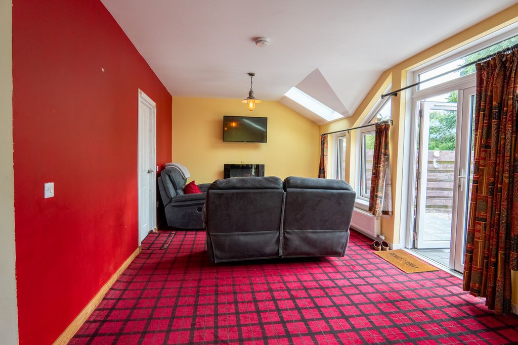 Property photo 2 of 31