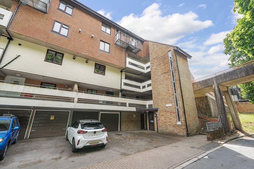 Property photo 1 of 15 1315385-20-685c0870Ae779