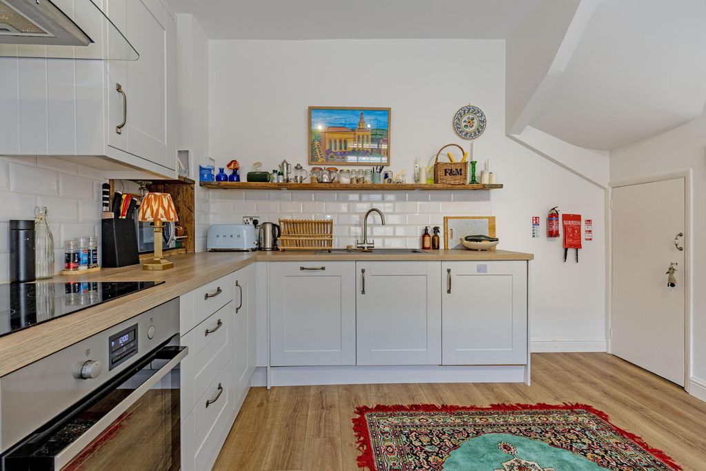 Property photo 3 of 14 Kitchen