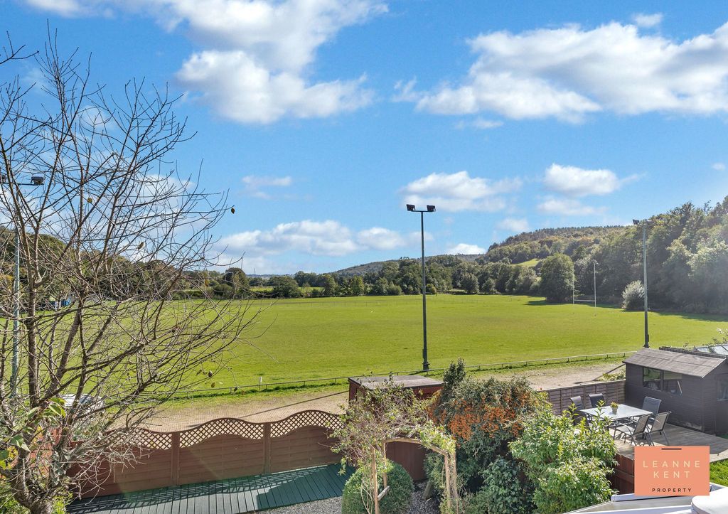 Property photo 2 of 37