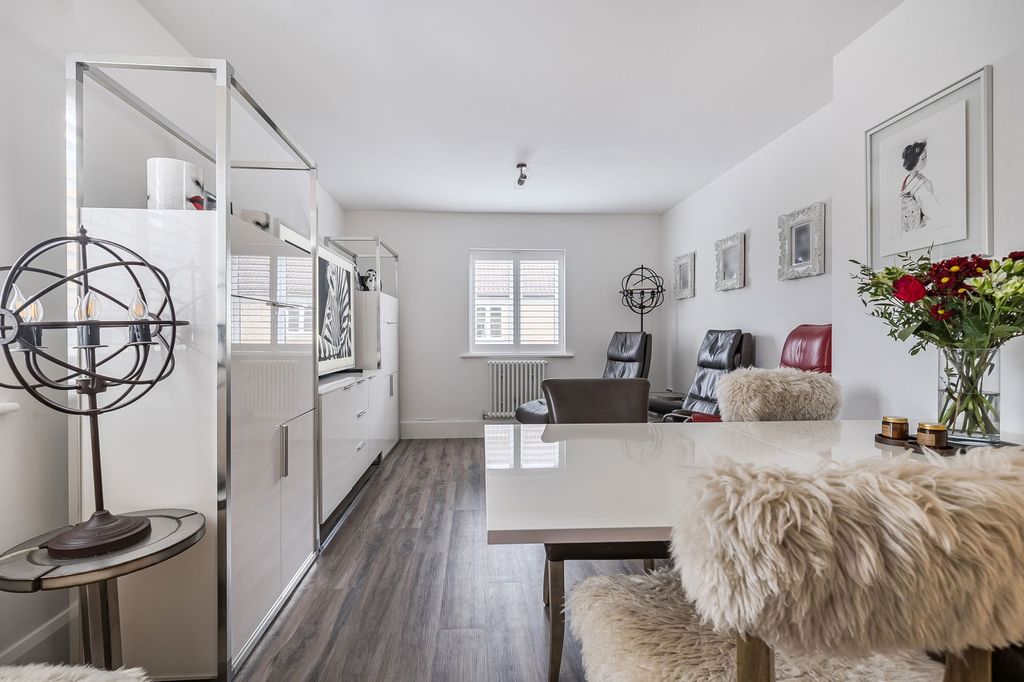 Property photo 3 of 21