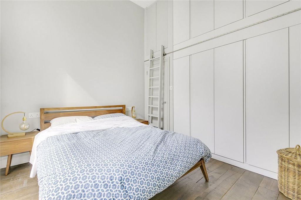 Property photo 3 of 6