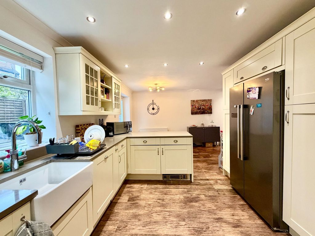 Property photo 2 of 30