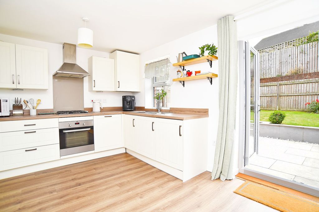 Property photo 2 of 21