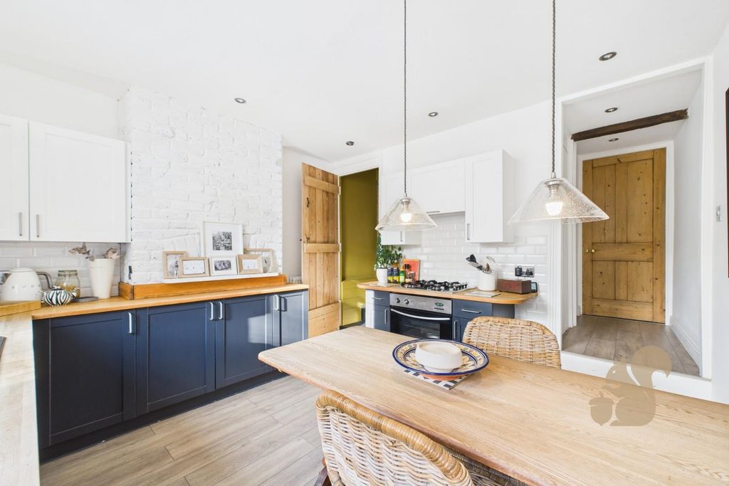 Property photo 3 of 17 Cam01814G0-Pr0039-Still021.Jpg